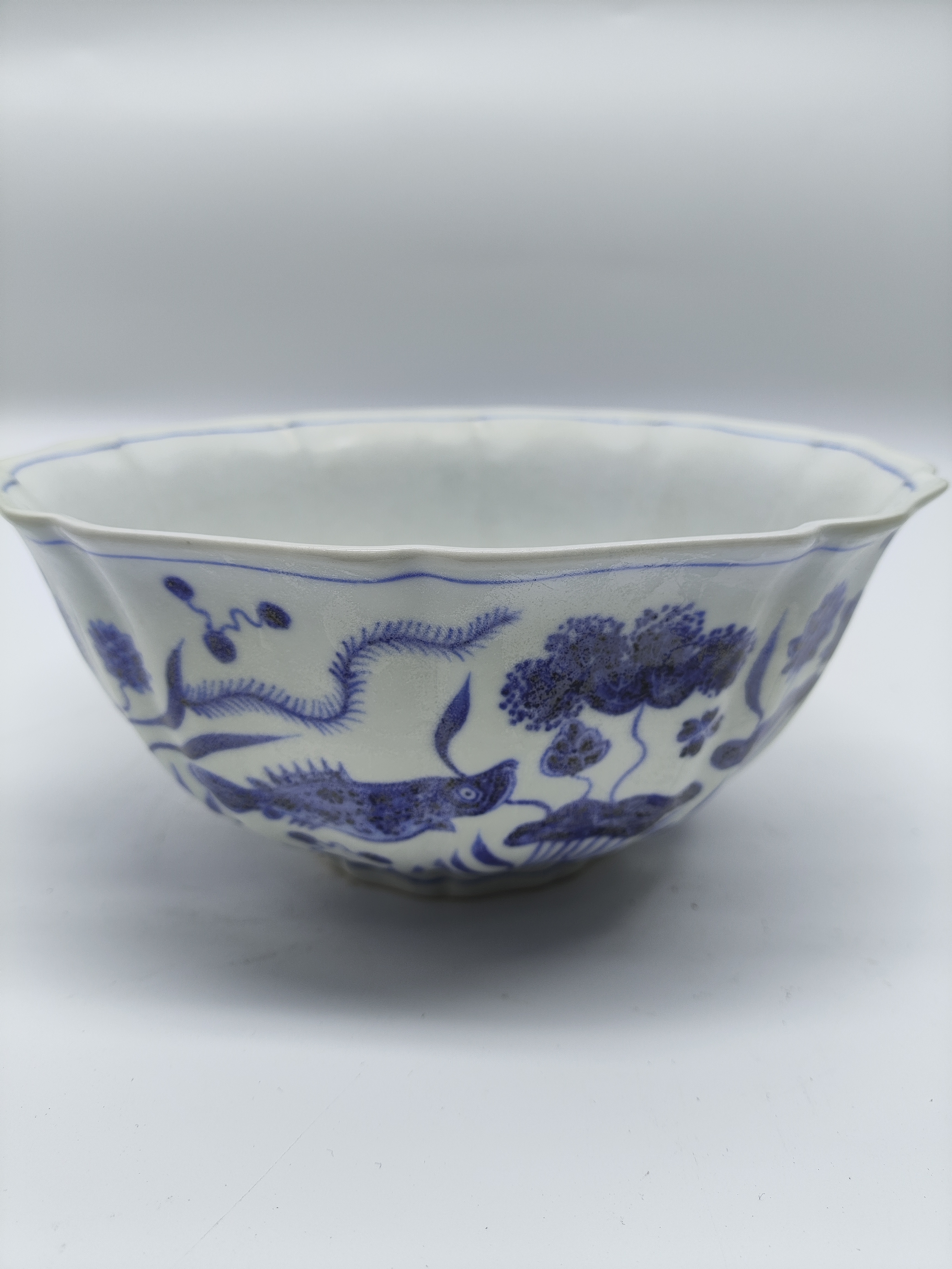 十菱大碗鱼藻纹清花陶瓷蓝色花纹