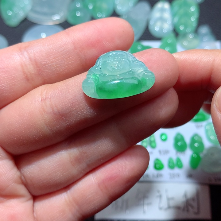 翡翠颈饰未镶嵌天然翡翠佛公