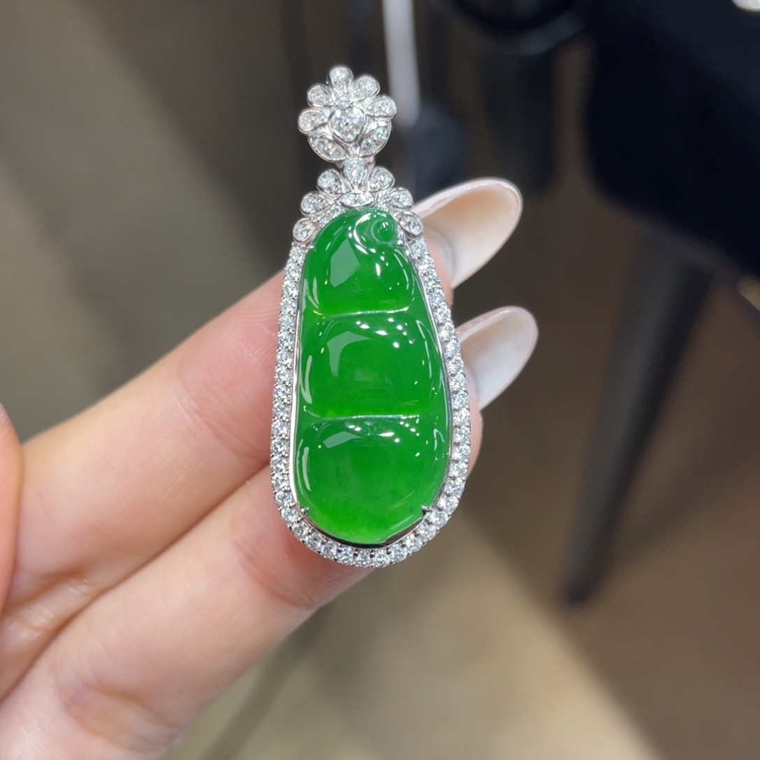 翡翠颈饰18K金镶嵌天然缅甸翡翠a货