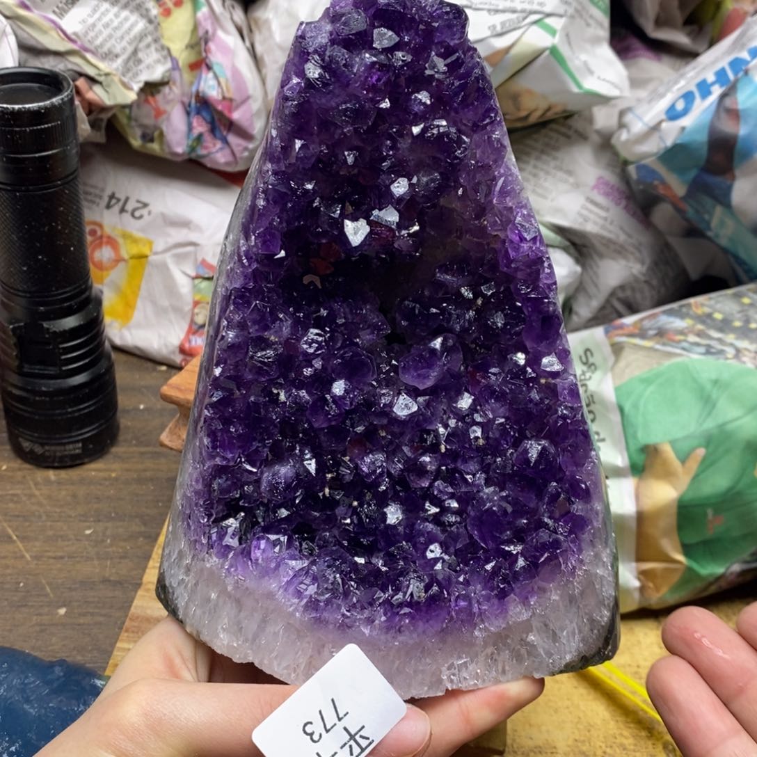 紫晶乌拉圭未镶嵌