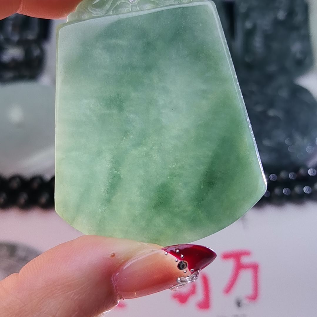 翡翠颈饰未镶嵌天然的A货翡翠多样性发货