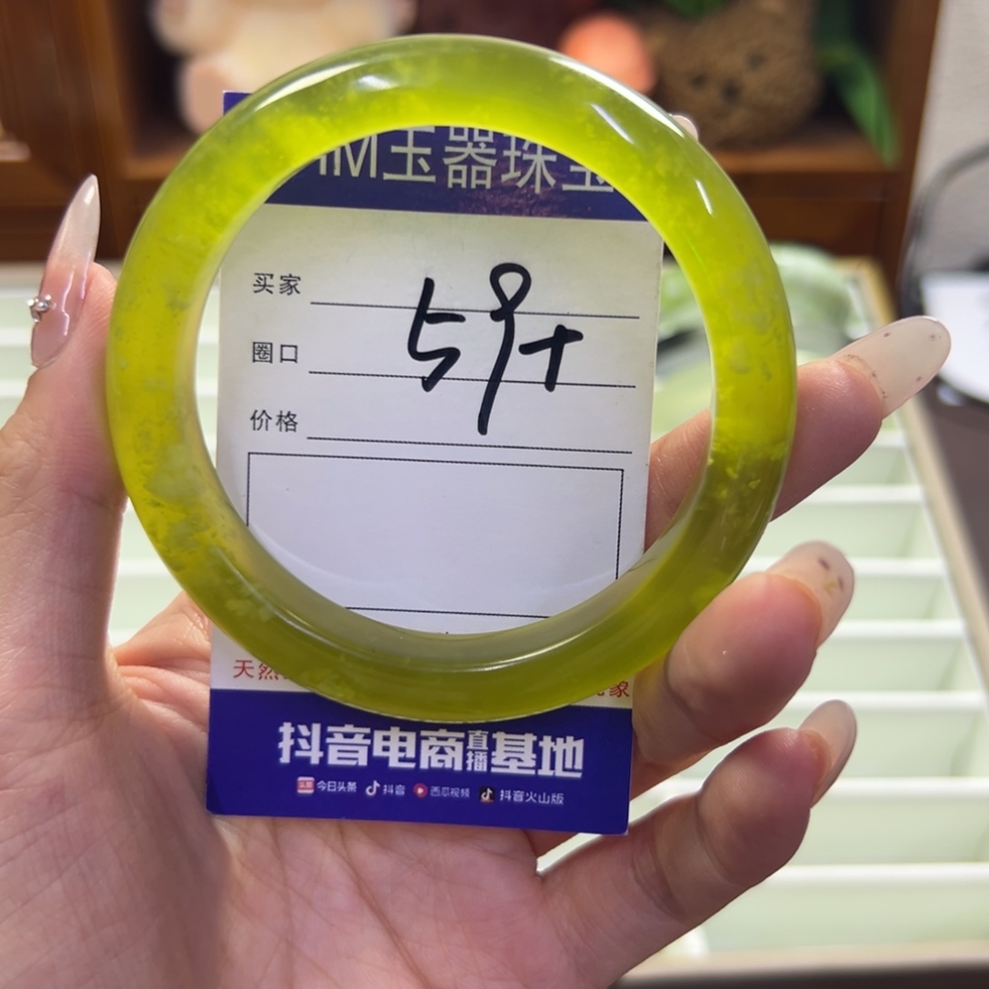 蛇纹石玉未镶嵌手镯300