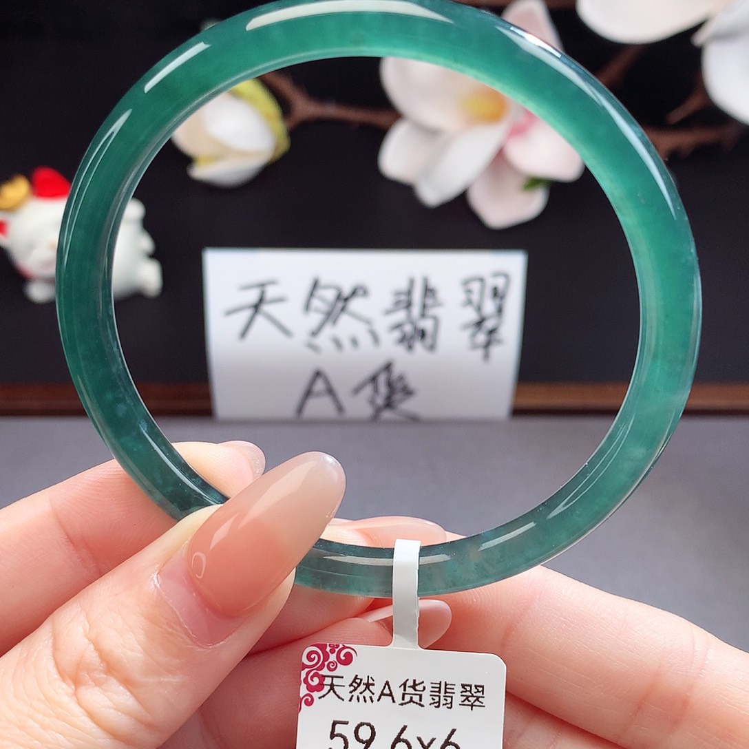 翡翠手镯（圆镯）未镶嵌