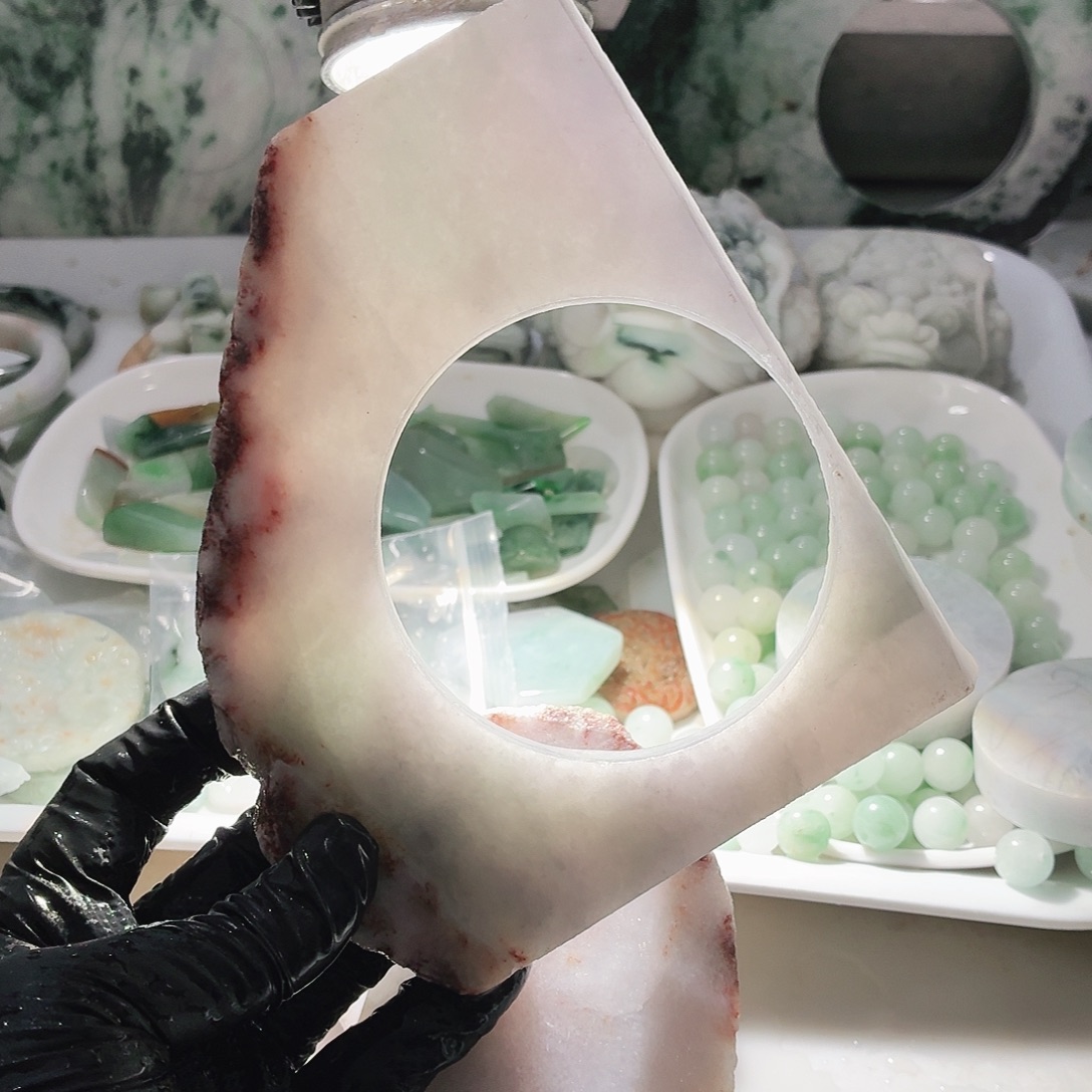 翡翠未镶嵌颈饰边角料