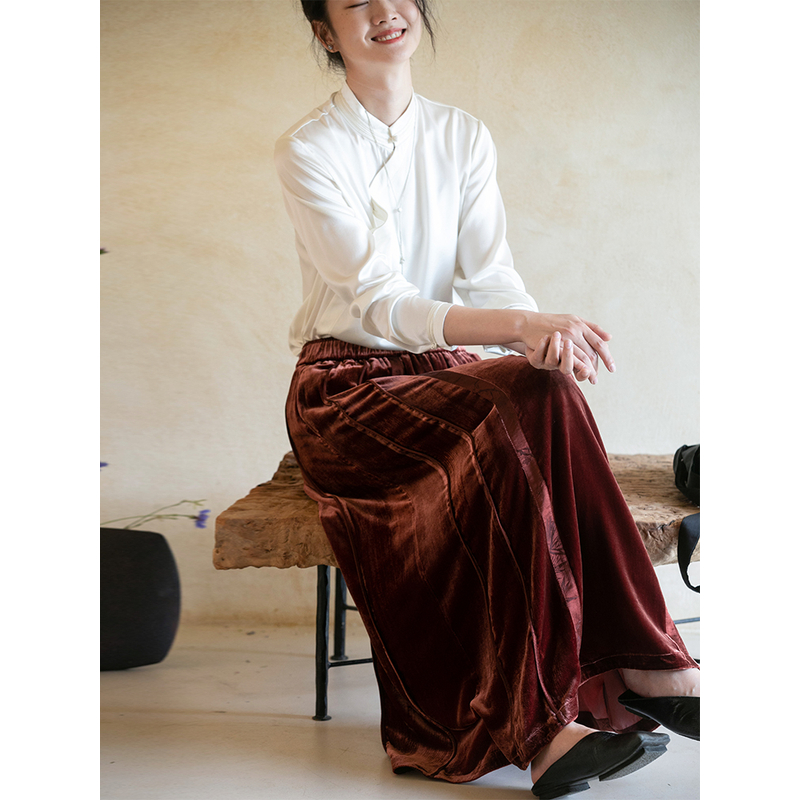 牧衣游 原创提花丝绒马面半裙新款高级感红色百褶半身裙秋冬 芜苒
