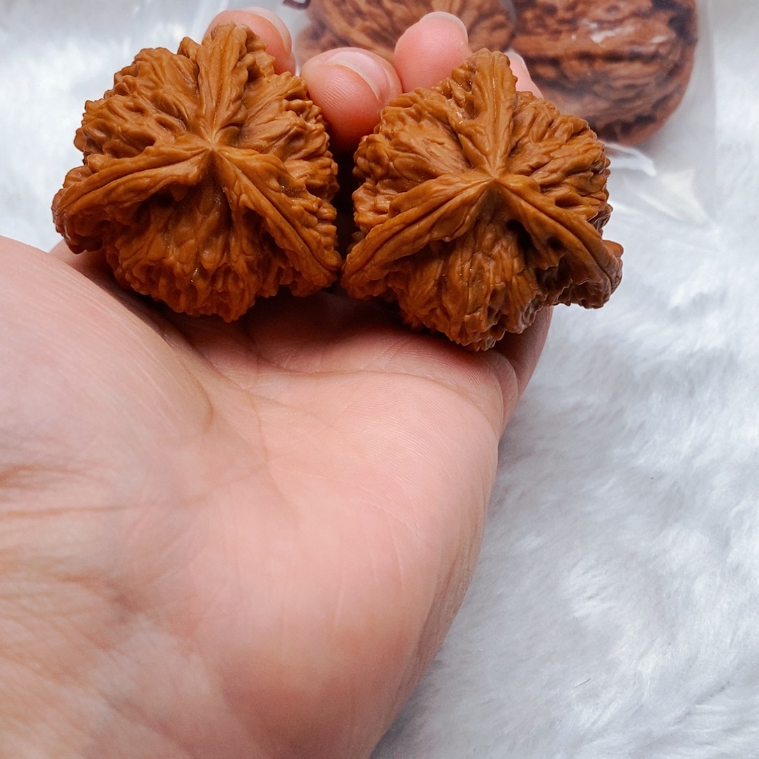 男***哥文玩核桃吊坠三棱