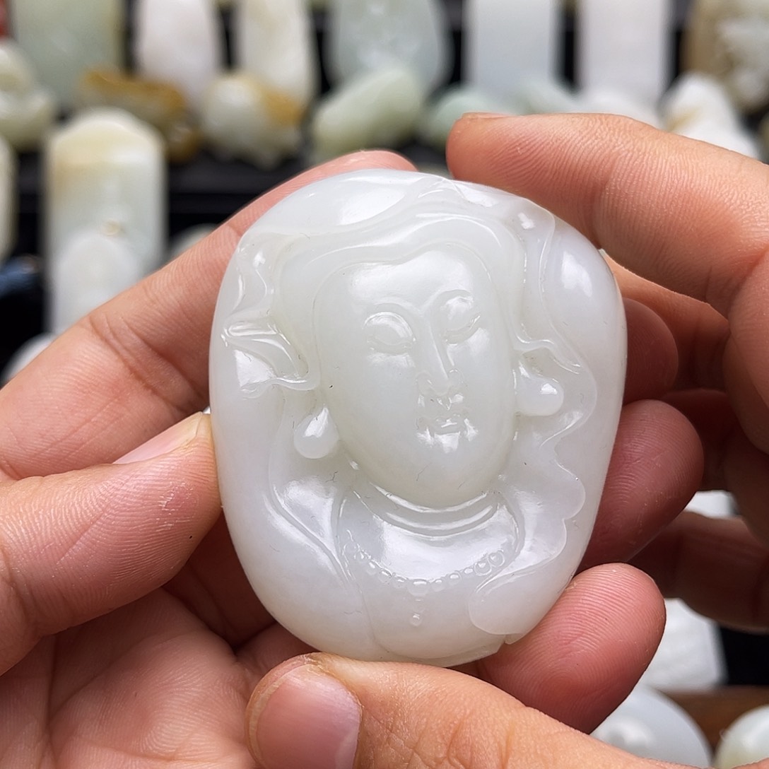 和田玉颈饰未镶嵌