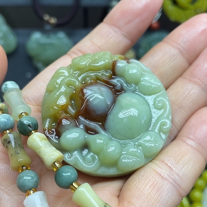 未镶嵌蛇纹石玉颈饰