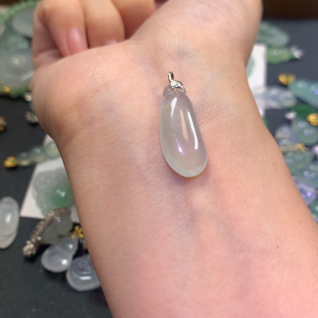 翡翠18K金镶嵌颈饰冰福瓜