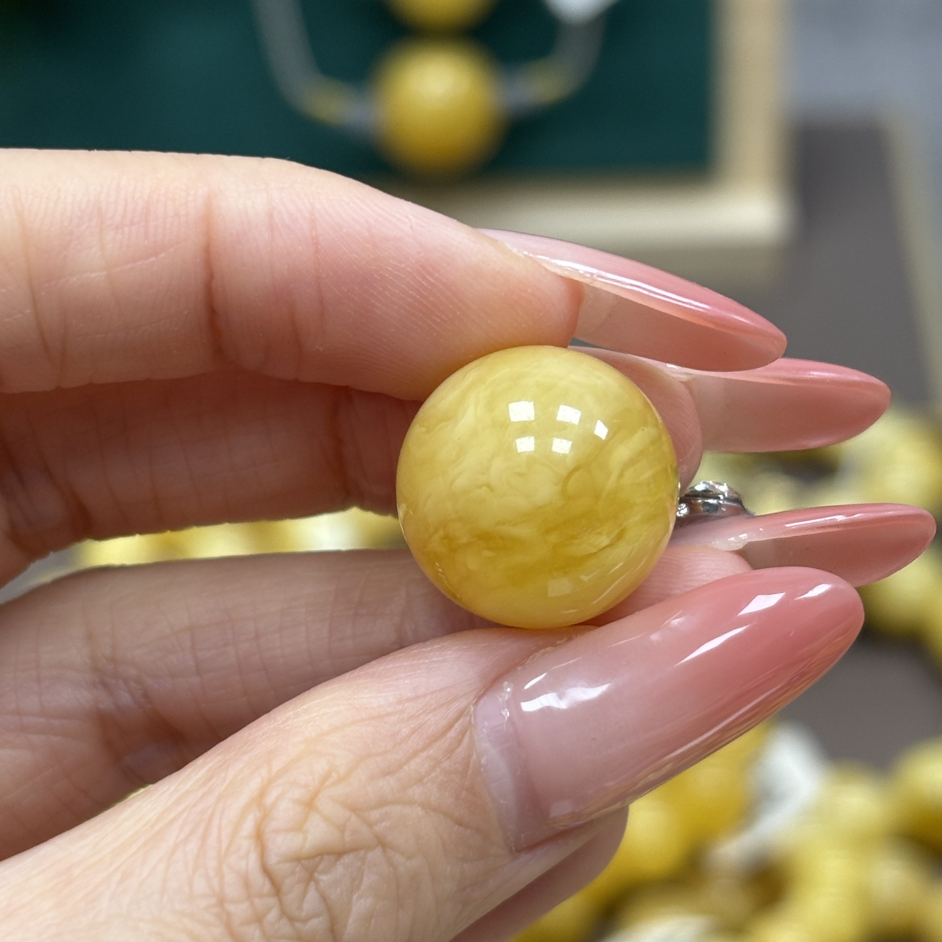 16.9mm瑕疵· 小妖珠宝天然原矿琥珀蜜蜡