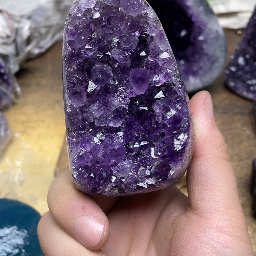 紫晶未镶嵌大型摆件（非配饰）