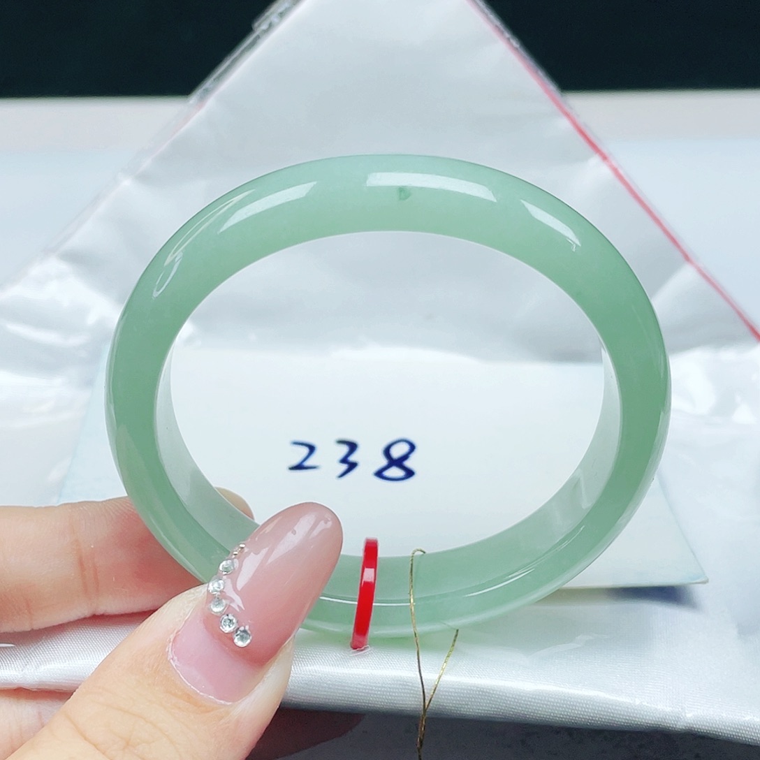 翡翠未镶嵌手镯 贵妃52+