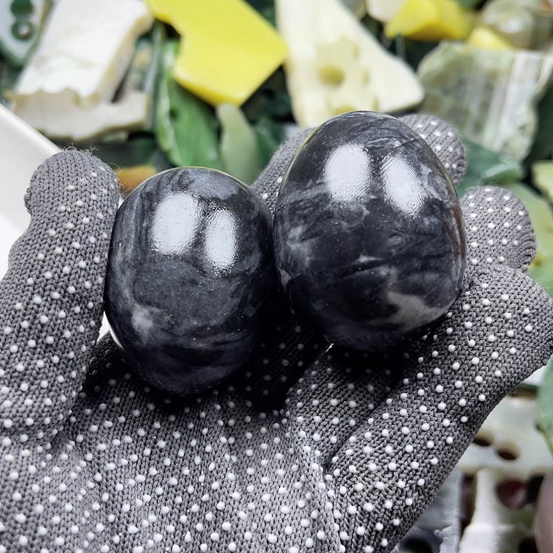 颈饰未镶嵌石英质玉