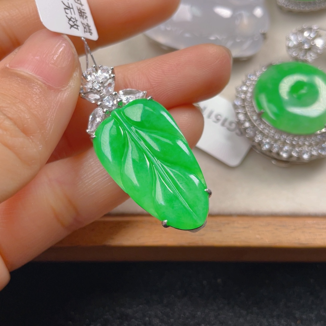 翡翠颈饰银S925镶嵌翡翠