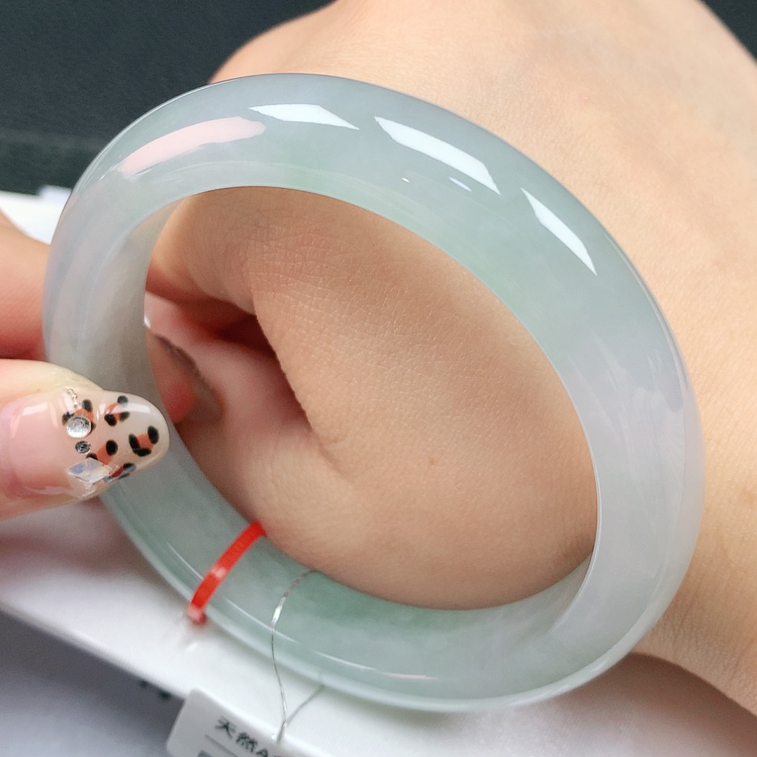 翡翠手镯未镶嵌58圈