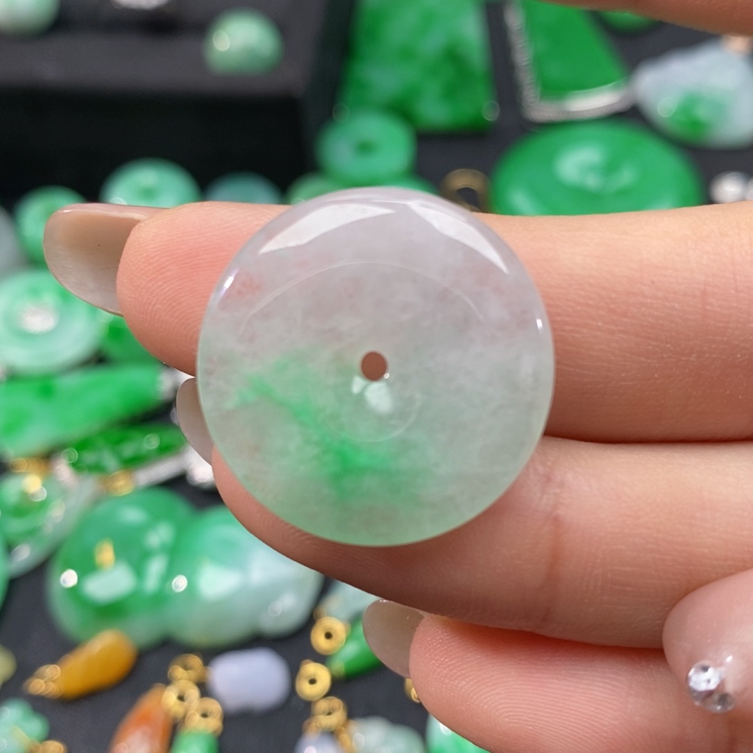 翡翠颈饰未镶嵌翡翠