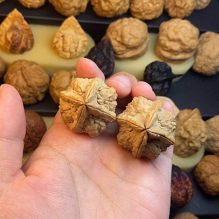 文玩核桃吊坠平**贸金蝉塔33