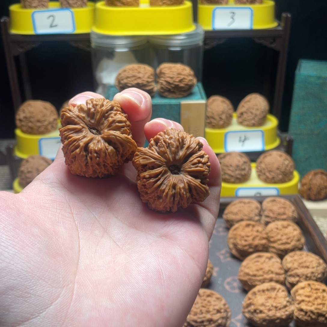 一***你文玩核桃吊坠南疆石