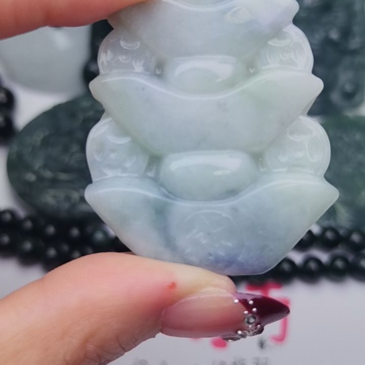 翡翠颈饰未镶嵌天然的A货翡翠