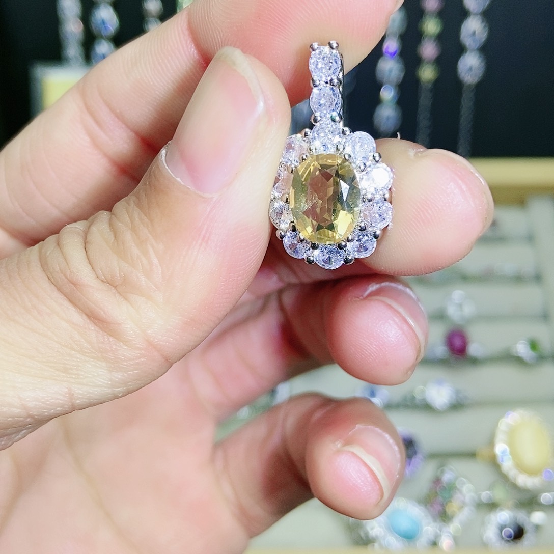 【闪购商品】吊坠(不含链)未镶嵌黄晶