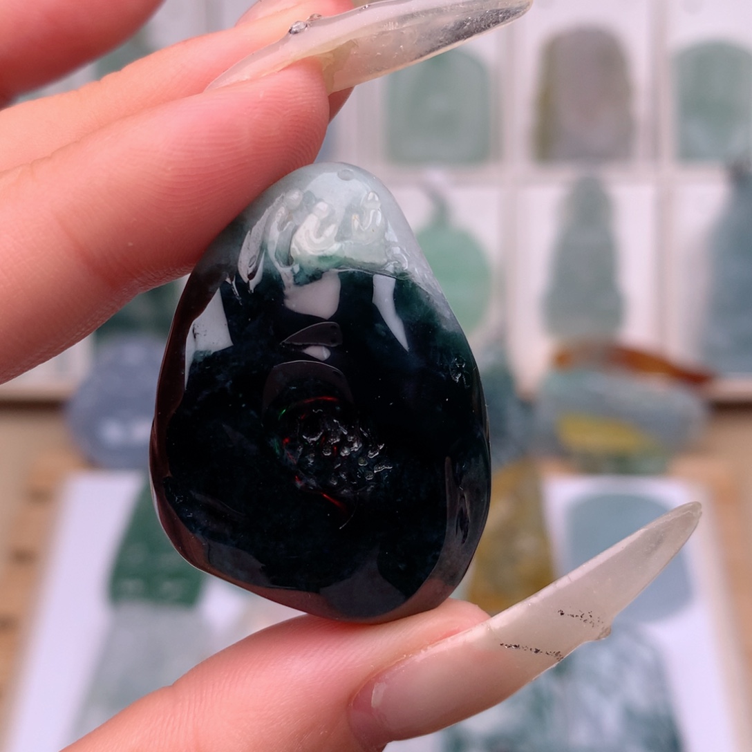 翡翠未镶嵌颈饰悟道