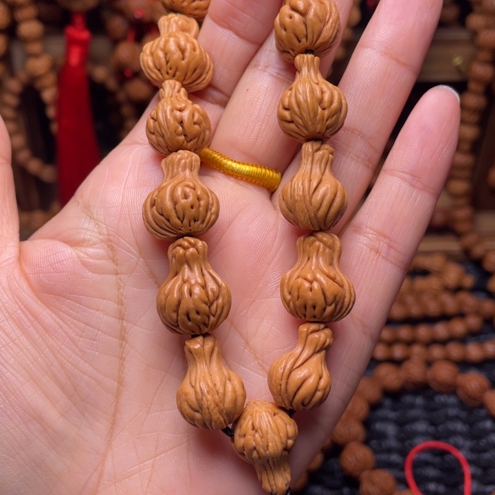 木质类龙纹桃枭挂件