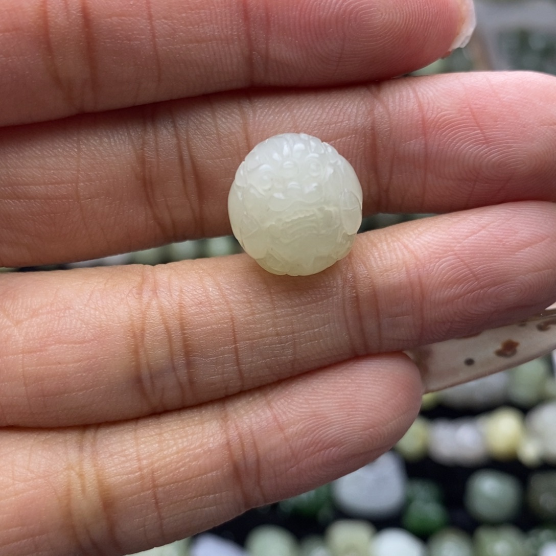 上***星和田玉未镶嵌颈饰