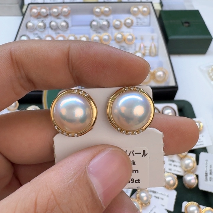 拼合珍珠（马贝珠）耳饰18K金镶嵌不**弃