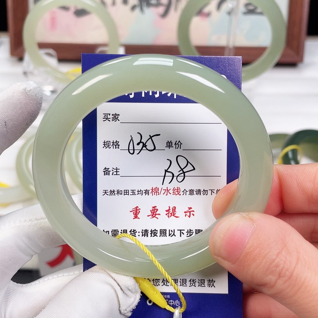 和田玉手镯未镶嵌