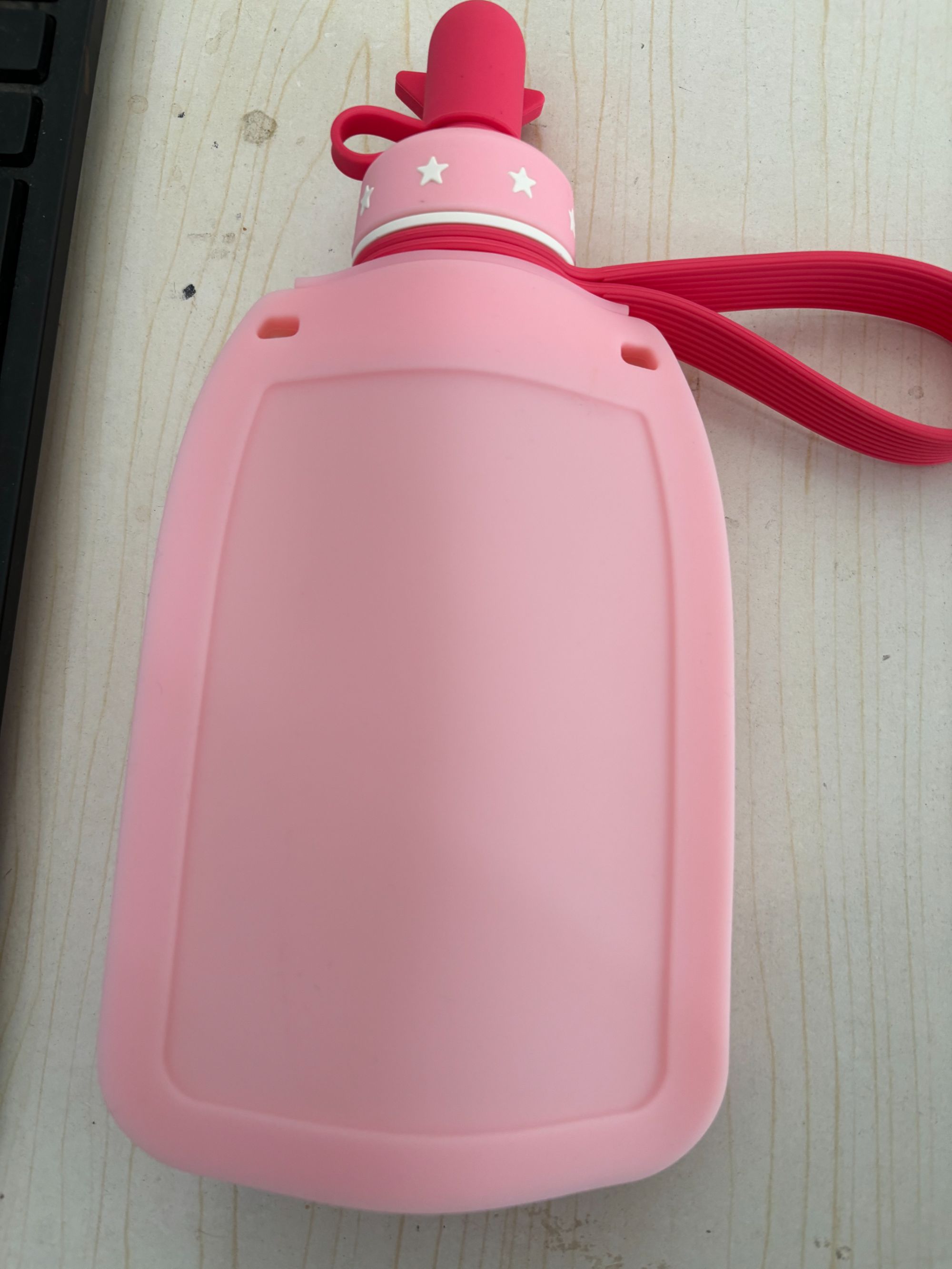 品牌儿童旅行便携式硅胶水壶