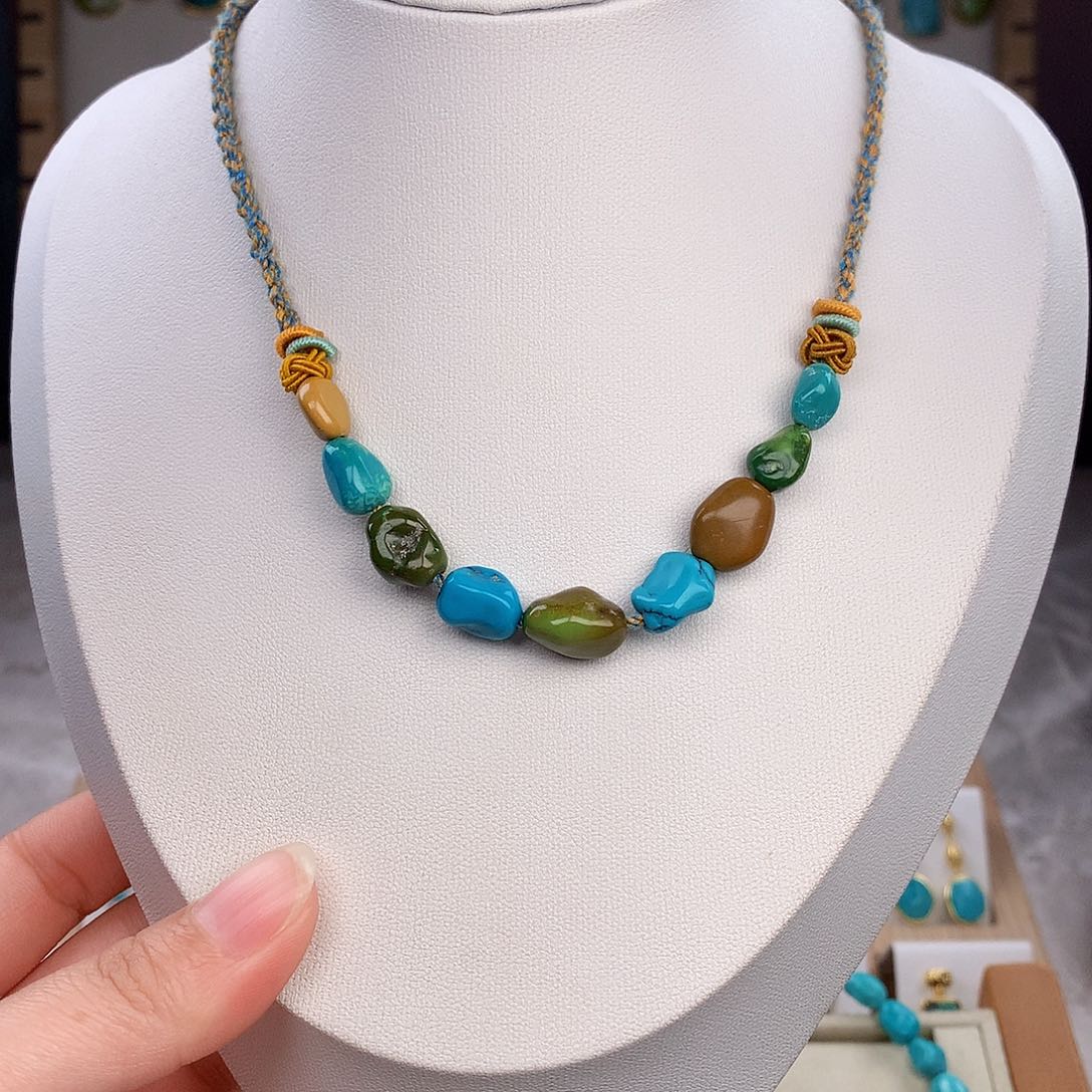 绿松石颈饰未镶嵌