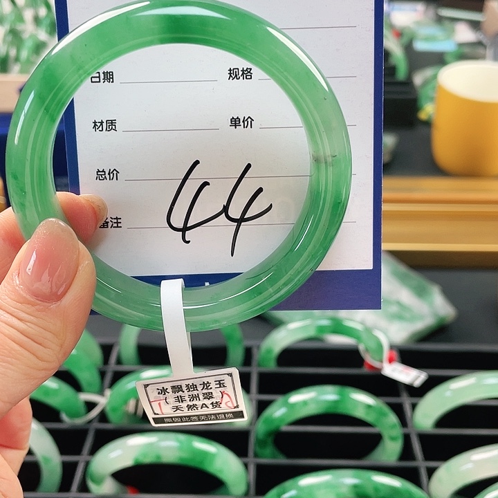 石英质玉手镯未镶嵌