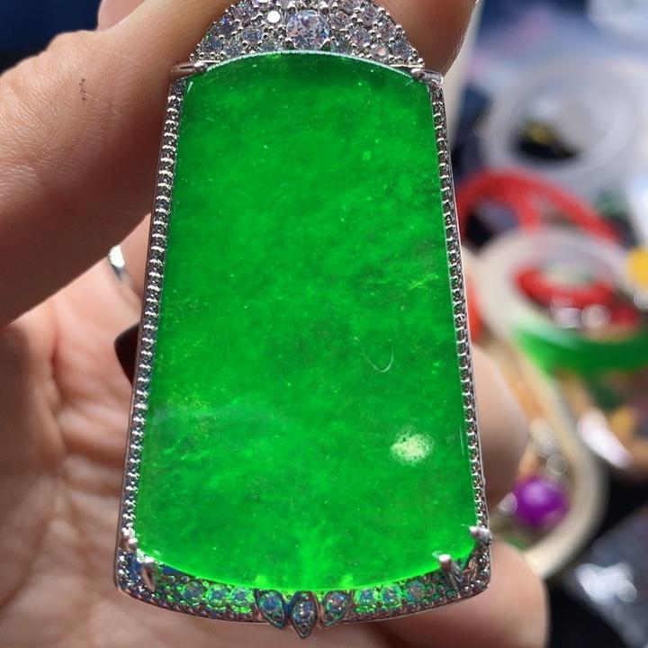 翡翠颈饰未镶嵌吊坠