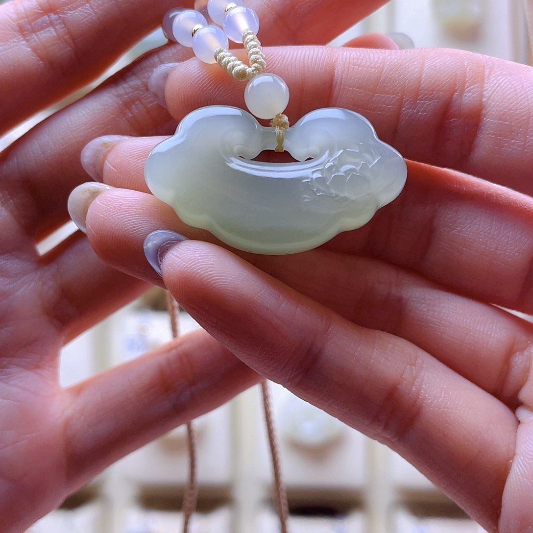 和田玉吊坠(赠链)未镶嵌泉*