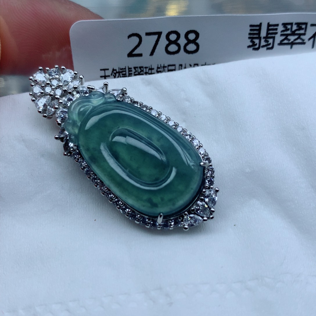 翡翠颈饰未镶嵌吊坠