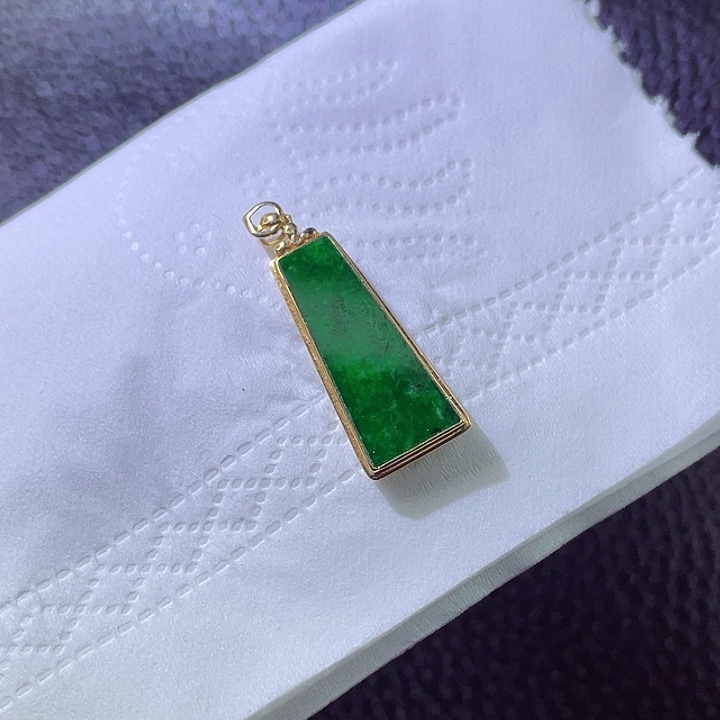 翡翠颈饰18K金镶嵌翡翠