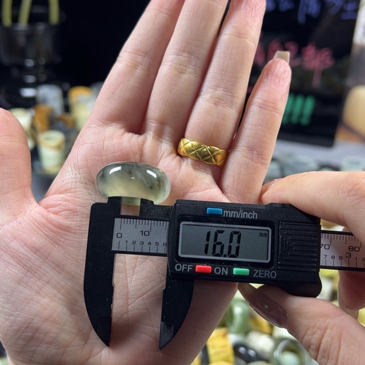 蛇纹石玉未镶嵌戒指