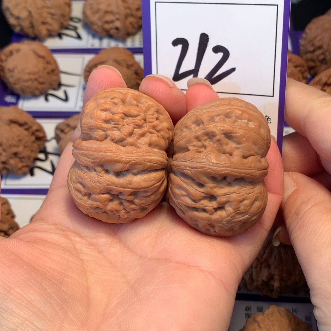 嘎***米把件文玩核桃212元宝4.5