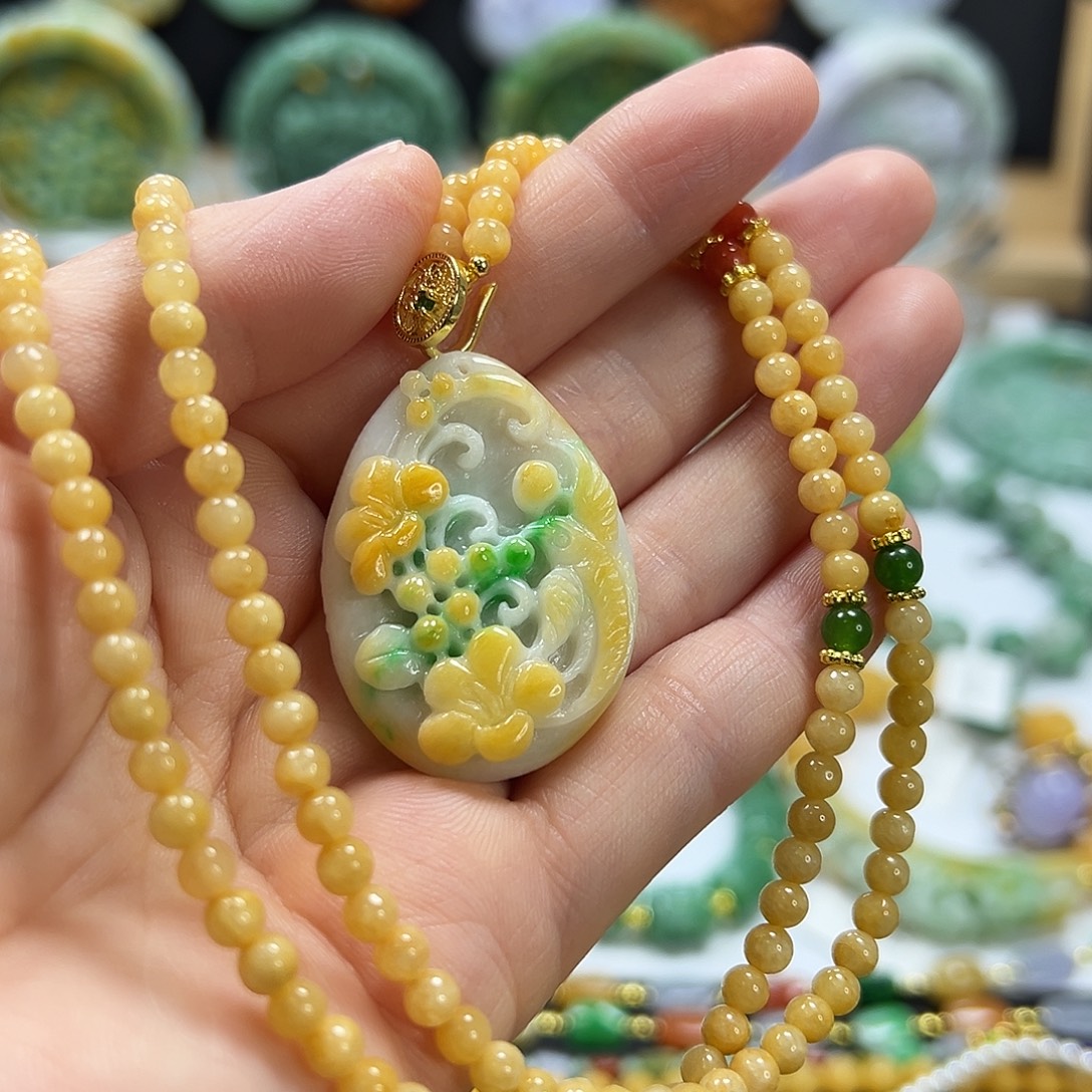 翡翠未镶嵌颈饰吊坠