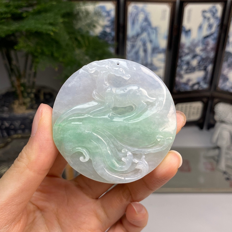 老种飘绿一鹿相伴梅花鹿挂件 天然翡翠A货 