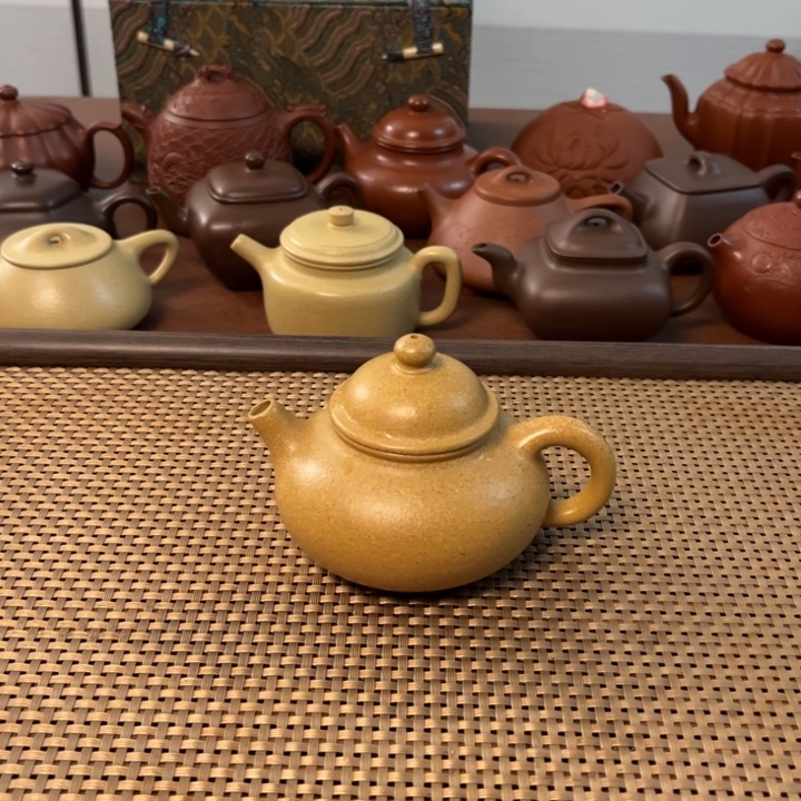 紫砂茶壶容天黄金段半手壶