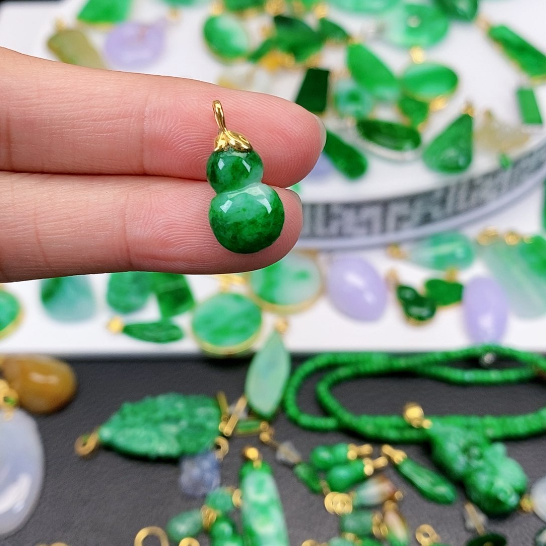 翡翠吊坠(不含链)18K金镶嵌