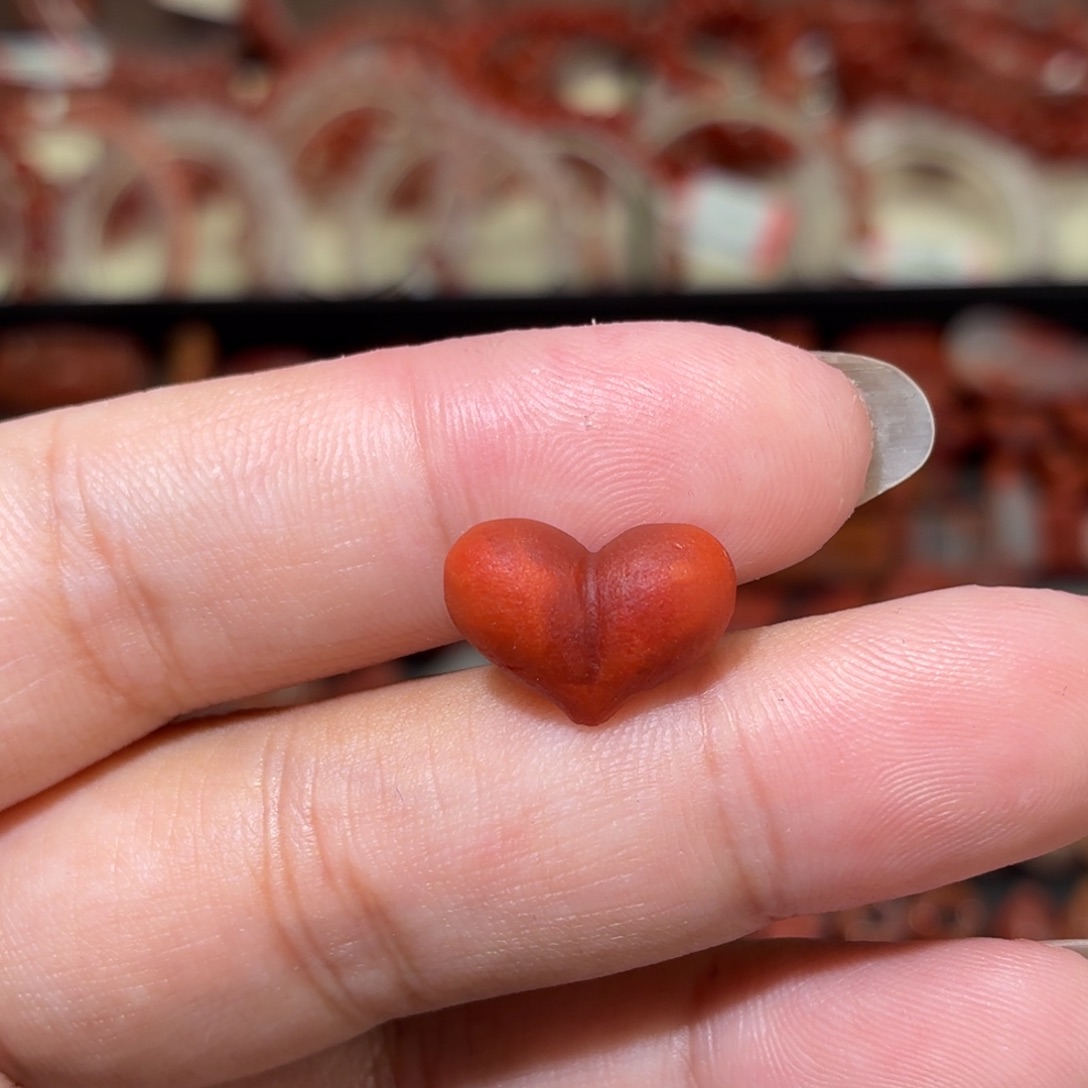 南红玛瑙未镶嵌颈饰满肉磨砂屁桃