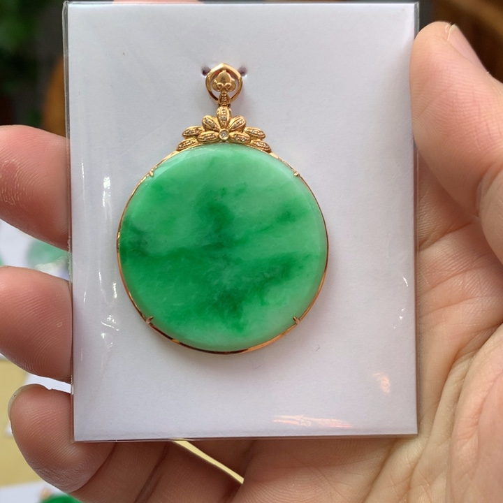 翡翠颈饰18K金镶嵌翡翠吊坠