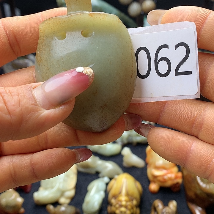 和田玉未镶嵌车挂