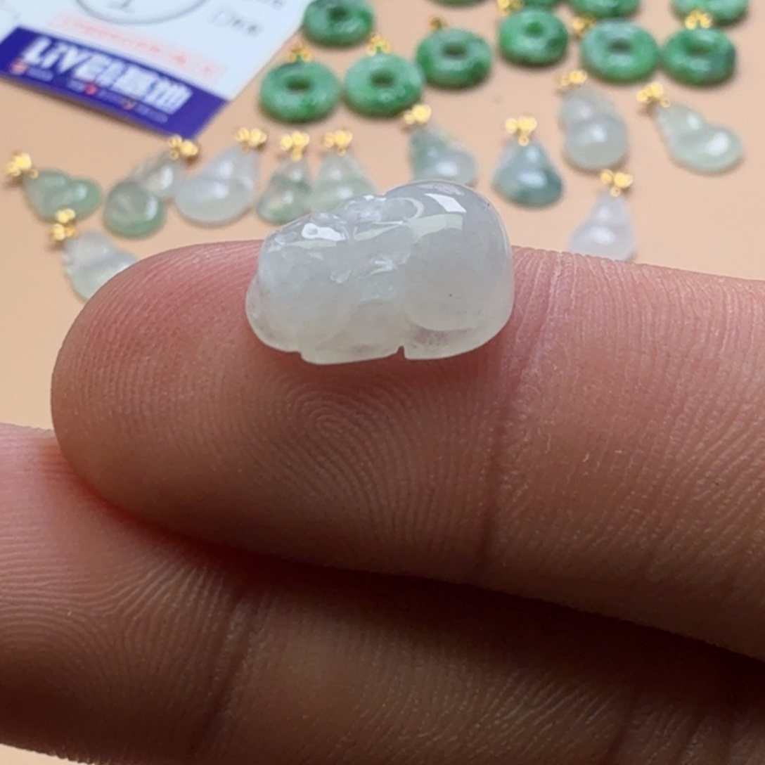 翡翠未镶嵌颈饰51