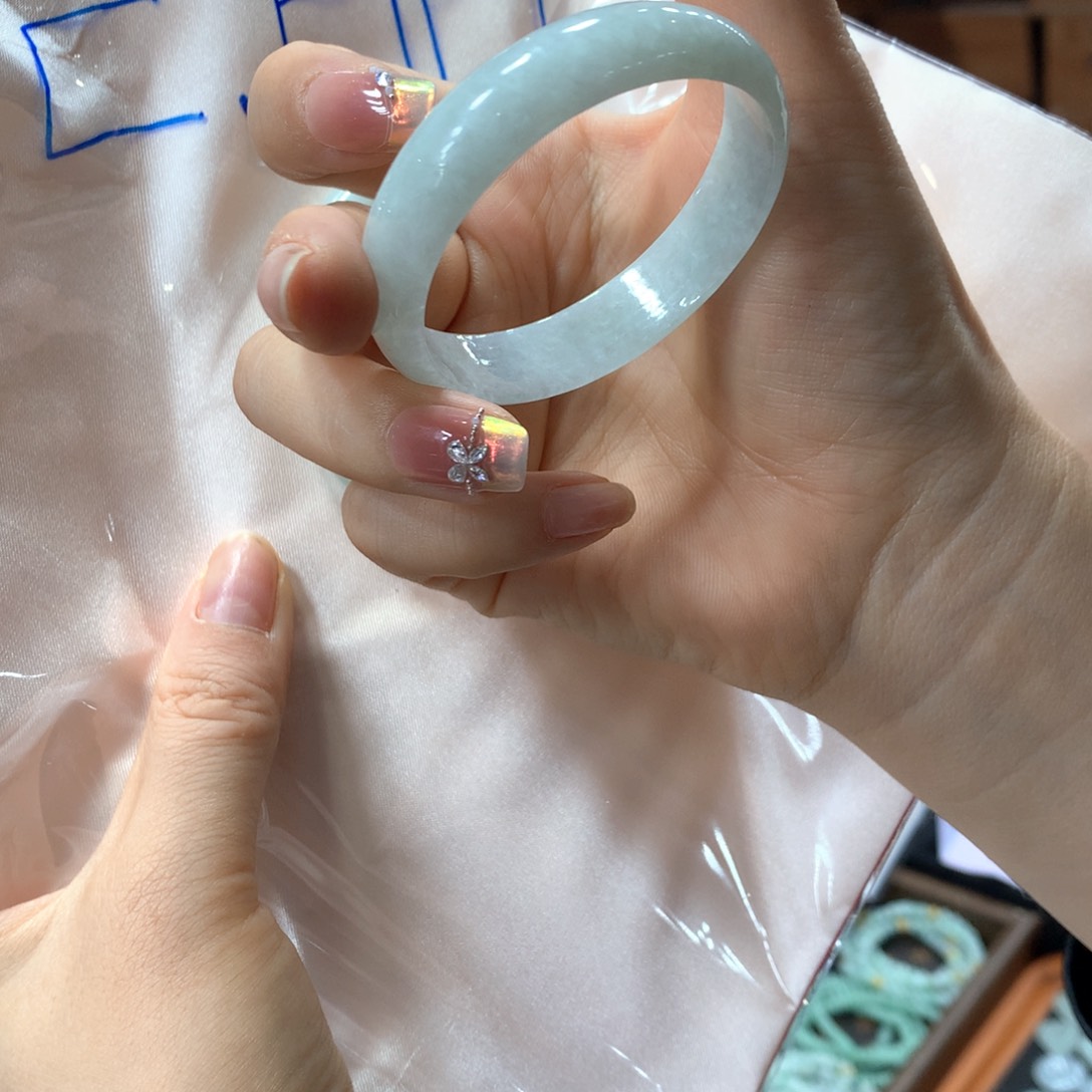 未镶嵌手镯翡翠晴****?买断