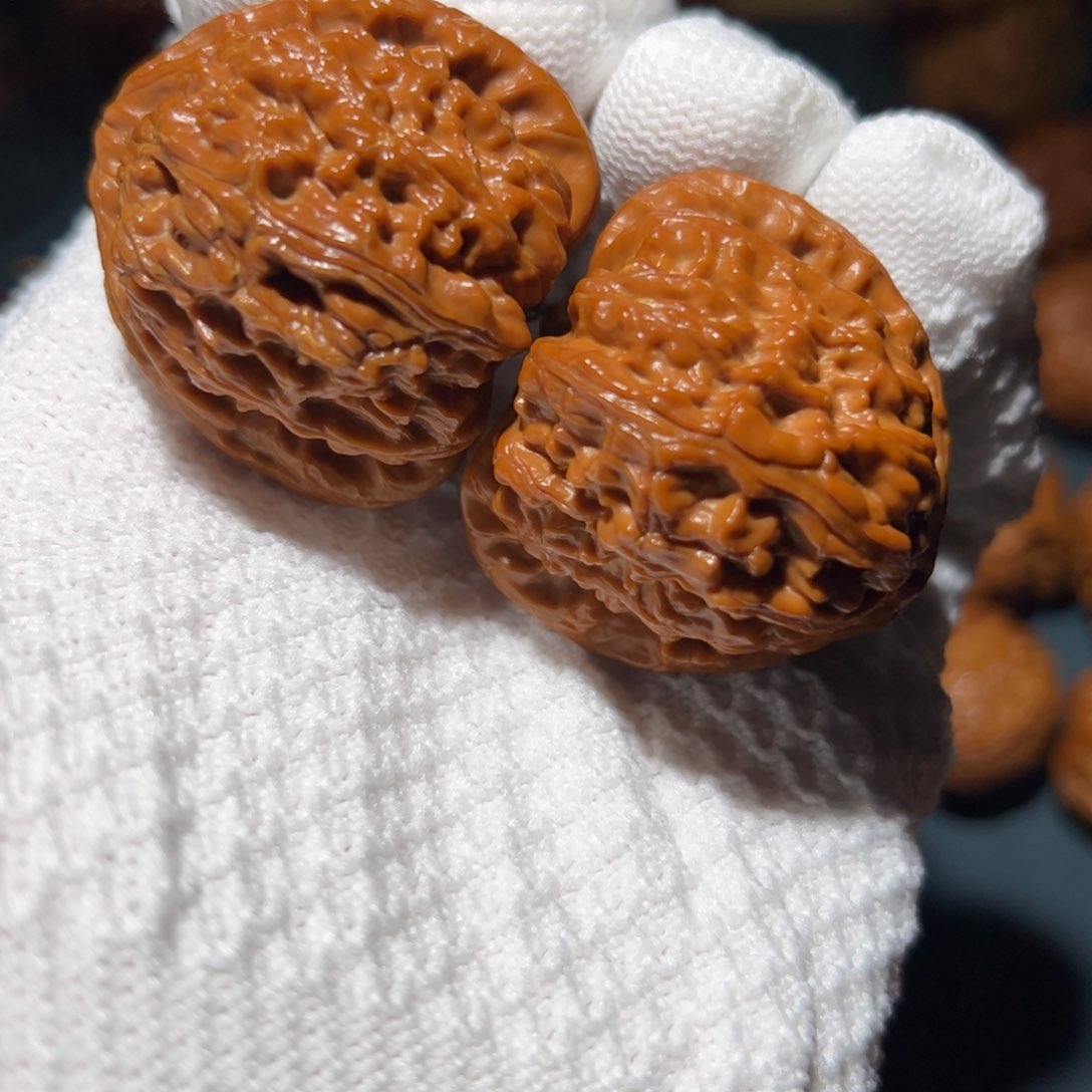 文玩核桃把件40三角白