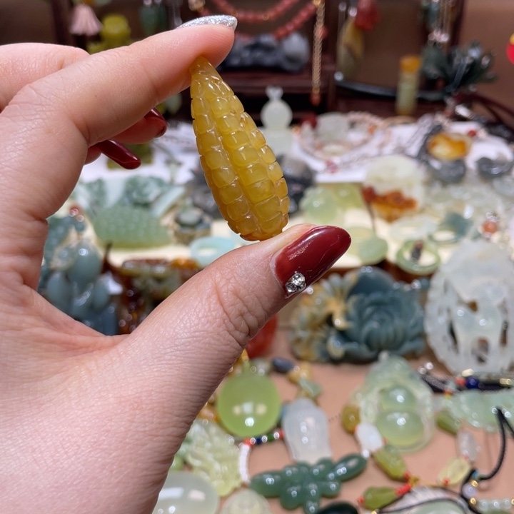 蛇纹石玉颈饰未镶嵌