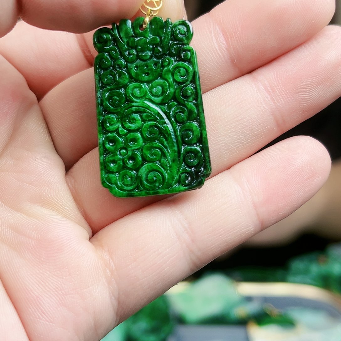 翡翠颈饰18K金镶嵌吊坠